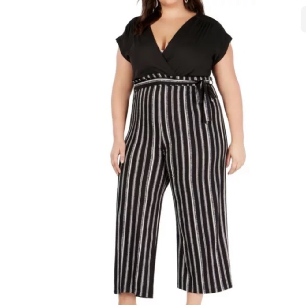 ❤️‍🔥 NWT Macy's Black Stripe V Neck Wide Leg Jumpsuit